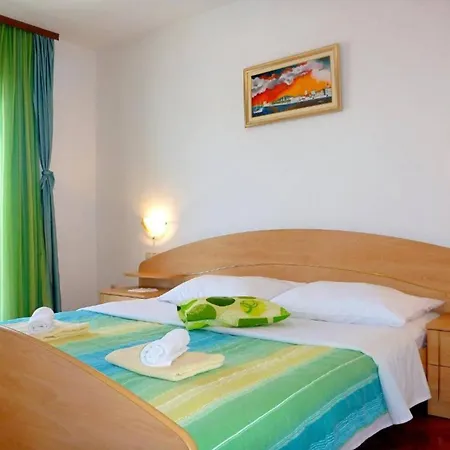 Beachfront Mastrinka With Sea View Apartment